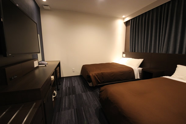 Universal twin room